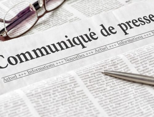 un-journal-avec-le-titre-communique-de-presse